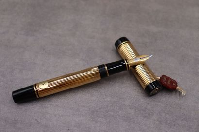 PARKER Duofold. Stylo plume en plaqué or...