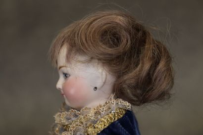 Poupée parisienne avec tête en biscuit et...