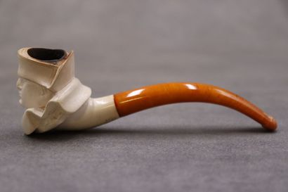 Réunion de d'une pipe et un foyer en écume...