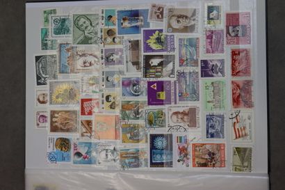 Réunion de 7 albums de timbres comprenant:...