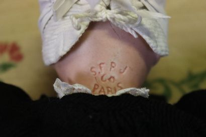 SFBJ. Poupée avec tête en biscuit et corps...
