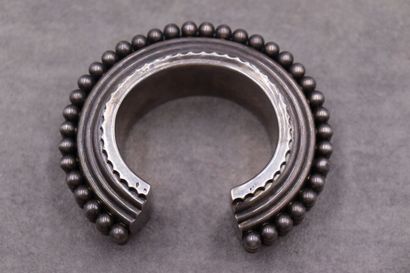 Bracelet en argent poinçon tête de sanglier....