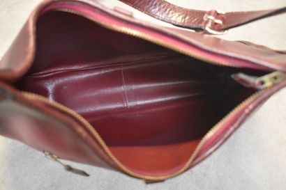 HERMES. Sac Trim en veau box rouge, fermeture...