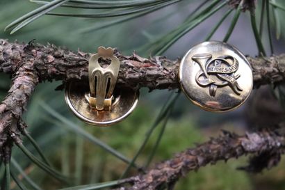 HERMES. Paire de clips à décor 