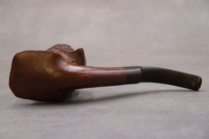 Importante pipe en bois. Longueur: 16cm.