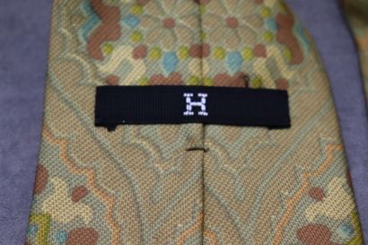 HERMES. Réunion de quatre cravates en soie...