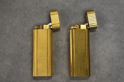 CARTIER. Réunion de deux briquets en métal...