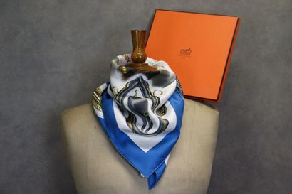 HERMES. Modèle Attelage en arbalète, carré...