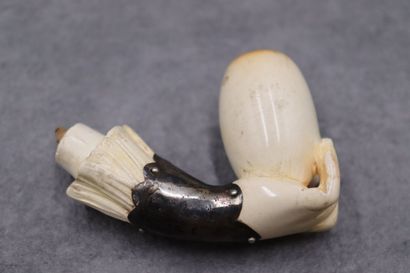 Un foyer de pipe en écume de mer représentant...