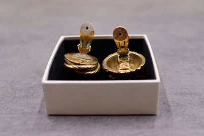 CHANEL. Paire de boucles d'oreilles clips...