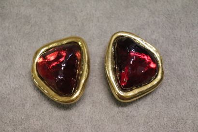 Yves Saint Laurent. Paire de boucles d'oreilles...