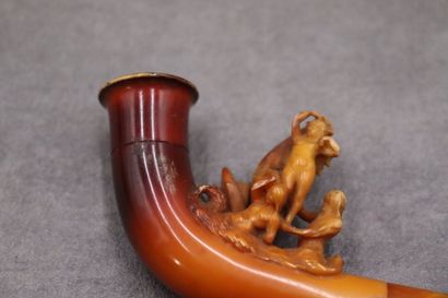 Réunion de d'une pipe et un foyer en écume...