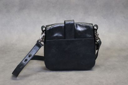 BARBARA BUI. Sac bandoulière en cuir noir,...