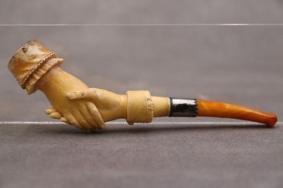 Réunion de d'une pipe et un foyer en écume...
