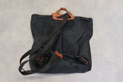 LONGCHAMPS. Réunion d'un sac, deux pochettes...