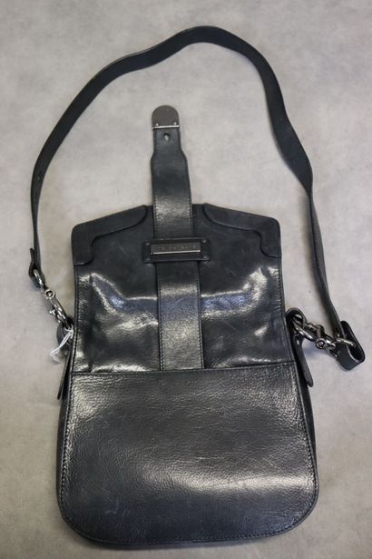 BARBARA BUI. Sac bandoulière en cuir noir,...
