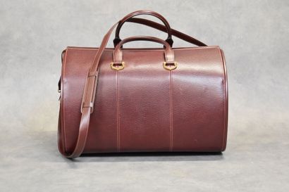 CARTIER. Grand sac de voyage en cuir grainé...