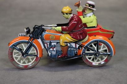 Réunion de deux motos mécaniques en tôle...