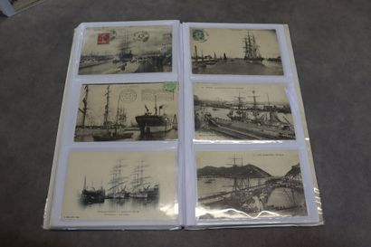 Réunion de deux albums de cartes postales...