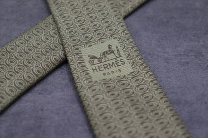 HERMES. Réunion de quatre cravates en soie...