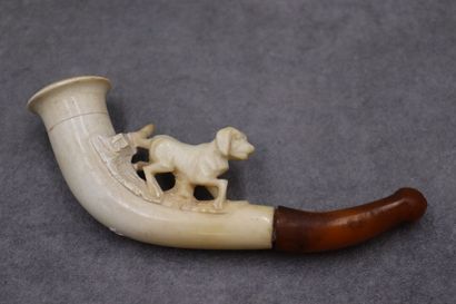 Réunion de trois pipes en écume de mer à...