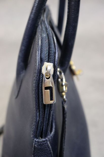 LANCEL. Sac en cuir grainé noir, bijouterie...