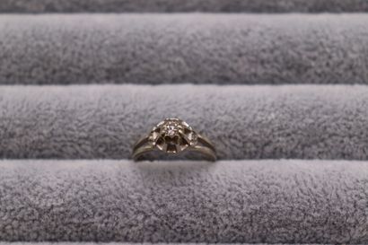 Une bague or gris 750/°°solitaire diamant...