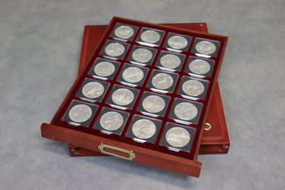 Coffret de 20 monnaies one dollar (1994,...