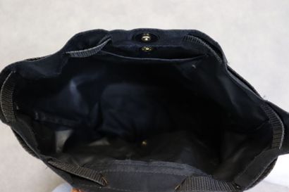 LONGCHAMPS. Réunion d'un sac, deux pochettes...