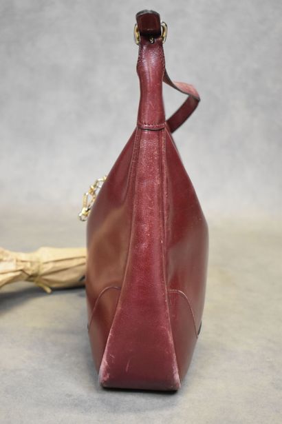 HERMES. Sac Trim en veau box rouge, fermeture...