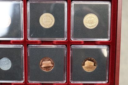 Coffret comprenant 20 pièces dont: 12 one...