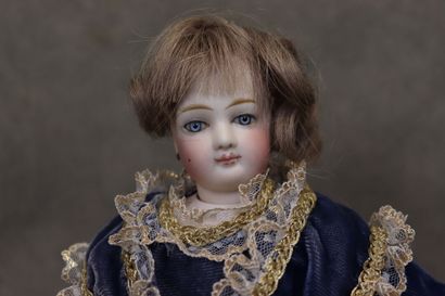 Poupée parisienne avec tête en biscuit et...