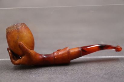 Réunion deux pipes et un foyer, deux en écume...