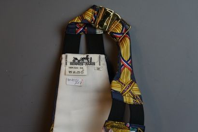 HERMES. Ceinture de smoking en soie imprimée...