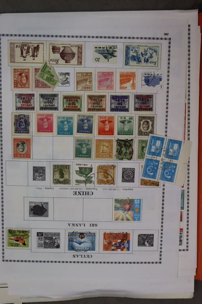 Réunion de 7 albums de timbres comprenant:...