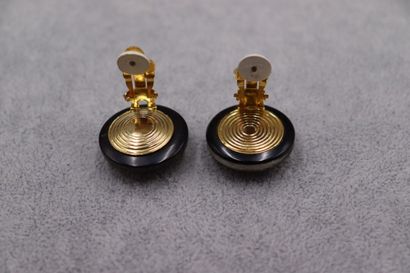 HERMES. Paire de clips à décor 