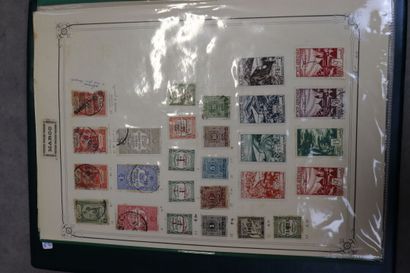Réunion de trois classeurs de timbres neufs...