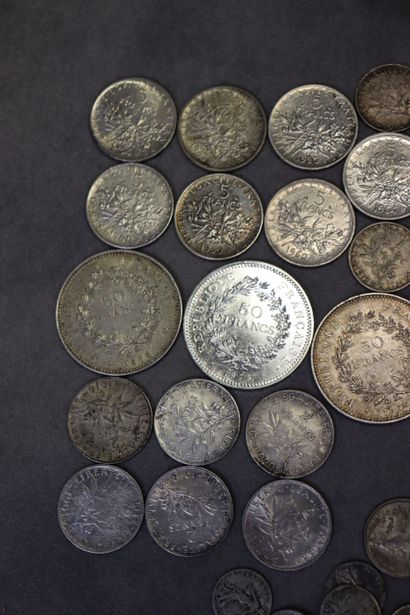 Importante réunion de pièces en argent comprenant...