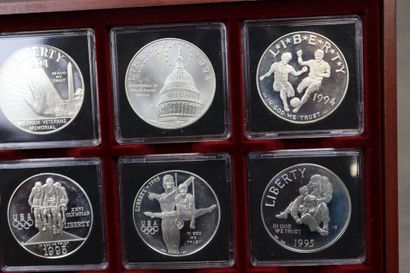 Coffret de 20 monnaies one dollar (1994,...