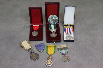 Réunion de huit médailles militaires, France...