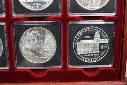 Coffret de 20 monnaies one dollar (1994,...
