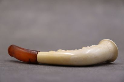 Réunion de trois pipes en écume de mer à...