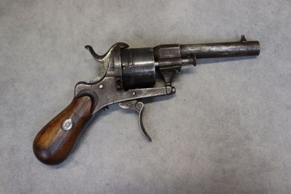 Revolver, barillet à six coups, queue de...
