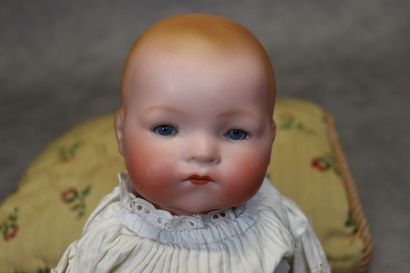 Bébé avec tête en biscuit, bras et jambes...
