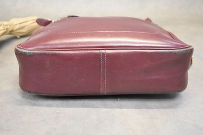 HERMES. Sac Trim en veau box rouge, fermeture...