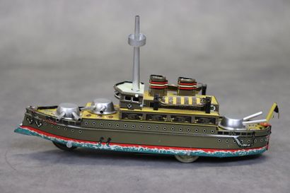Réunion de deux bateaux mécaniques en tôle...
