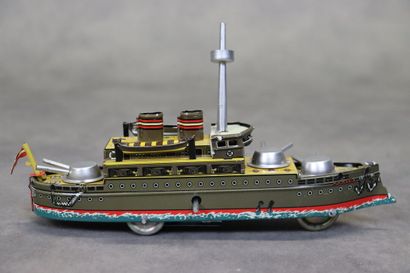 Réunion de deux bateaux mécaniques en tôle...
