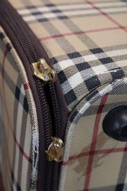 BURBERRY. Valise souple en toile enduite...