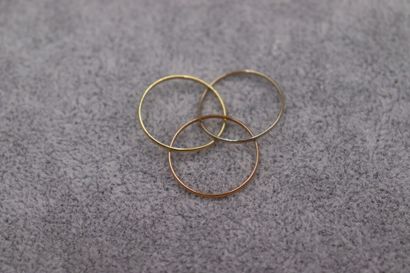 Une bague trois ors 750. Poids: 1.23g