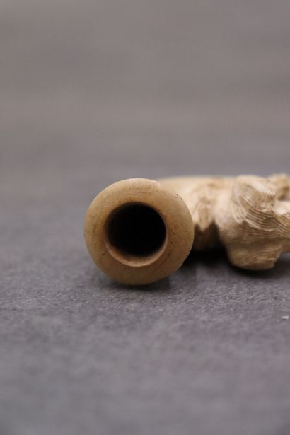 Réunion de trois pipes en écume de mer à...